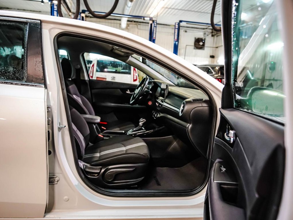 2022 Kia Forte EX IVT **GARANTIE 10 ANS / 200 000KM ** VOLANT+ SIÈGES CHAUFFANTS** in Montréal, Quebec - 16 - w1024h768px