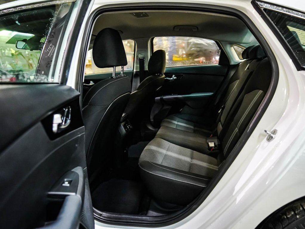 2022 Kia Forte EX IVT **GARANTIE 10 ANS / 200 000KM ** VOLANT+ SIÈGES CHAUFFANTS** in Montréal, Quebec - 14 - w1024h768px