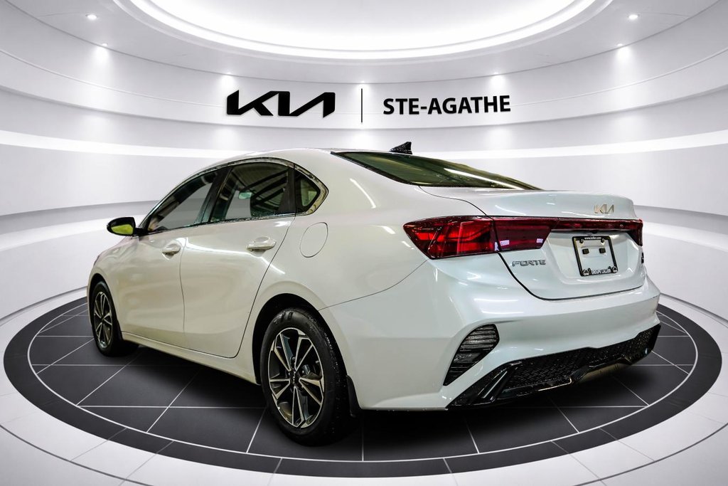 2022 Kia Forte EX IVT **GARANTIE 10 ANS / 200 000KM ** VOLANT+ SIÈGES CHAUFFANTS** in Montréal, Quebec - 5 - w1024h768px