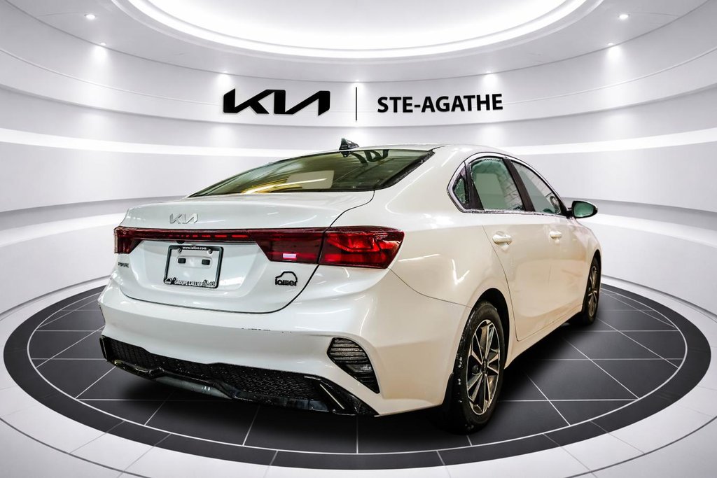 2022 Kia Forte EX IVT **GARANTIE 10 ANS / 200 000KM ** VOLANT+ SIÈGES CHAUFFANTS** in Montréal, Quebec - 7 - w1024h768px