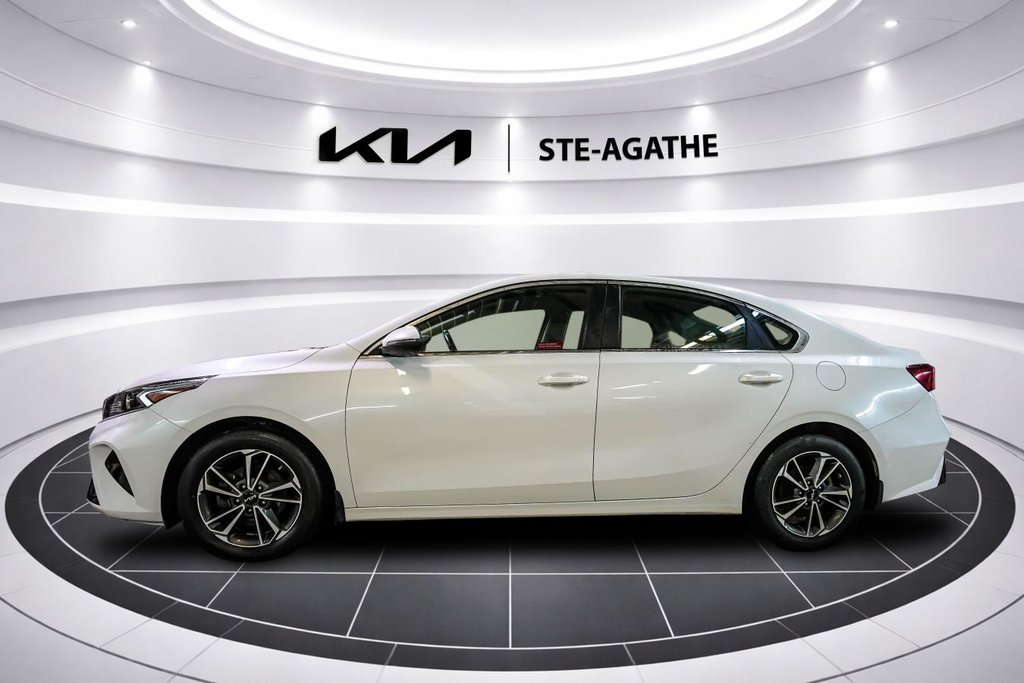 2022 Kia Forte EX IVT **GARANTIE 10 ANS / 200 000KM ** VOLANT+ SIÈGES CHAUFFANTS** in Montréal, Quebec - 4 - w1024h768px