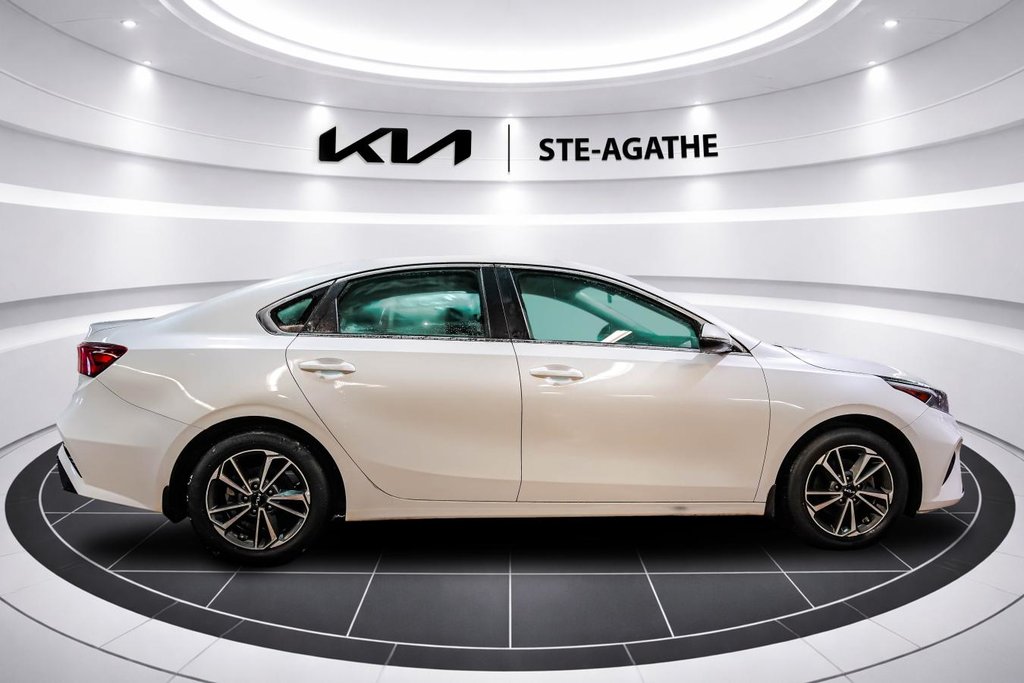 2022 Kia Forte EX IVT **GARANTIE 10 ANS / 200 000KM ** VOLANT+ SIÈGES CHAUFFANTS** in Montréal, Quebec - 8 - w1024h768px