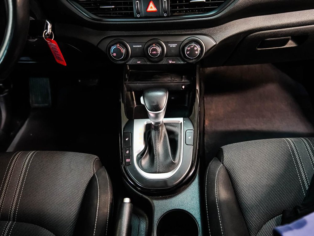 2022 Kia Forte EX IVT **GARANTIE 10 ANS / 200 000KM ** VOLANT+ SIÈGES CHAUFFANTS** in Montréal, Quebec - 18 - w1024h768px