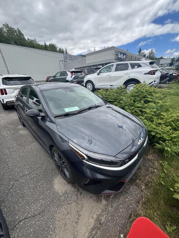 2023 Kia Forte GT-Line **JAMAIS ACCIDENTÉ+GARANTIE 10 ANS/ 200 000KM** CUIR+TOIT OUVRANT+VOLANT CHAUFFANT** in Montréal, Quebec - 1 - w1024h768px