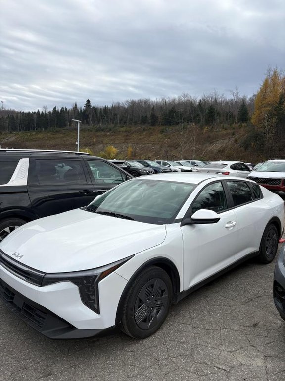 2026 Kia K4 LX**GARANTIE 10 ANS OU 200 000KM**BANCS CHAUFFANTS**CAMÉRA DE RECUL** in Montréal, Quebec - 1 - w1024h768px