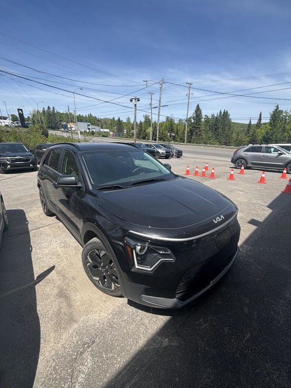 Kia Niro Premium+ **JAMAIS ACCIDENTÉ** SIÈGES ET VOLANT CHAUFFANT+CAMÉRA DE RECUL** 2023 à Montréal, Québec - 3 - w1024h768px