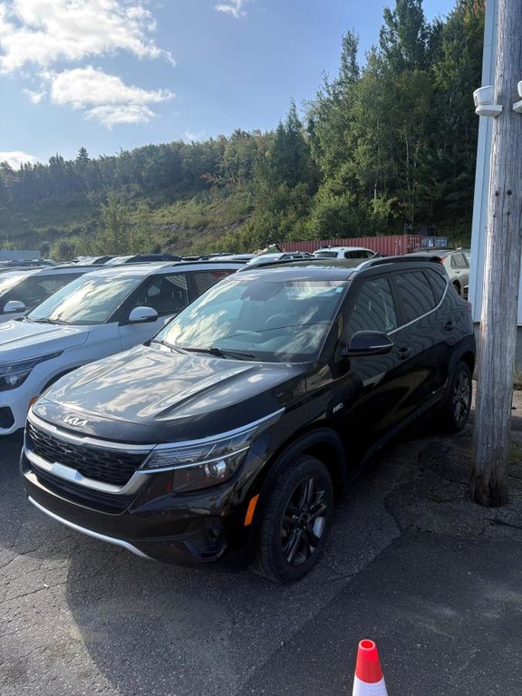 Kia Seltos EX AWD**GARANTIE 10 ANS 200 000KM**VOLANT CHAUFFANT**CUIR**TOIT OUVRANT** 2023 à Montréal, Québec - 3 - w1024h768px
