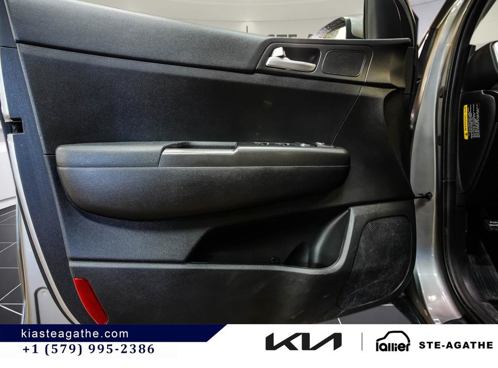 2020 Kia Sportage LX AWD **JAMAIS ACCIDENTÉ+GARANTIE 10 ANS/ 200 000KM** SIÈGES CHAUFFANTS+CAMÉRA DE RECUL** in Montréal, Quebec - 12 - w1024h768px