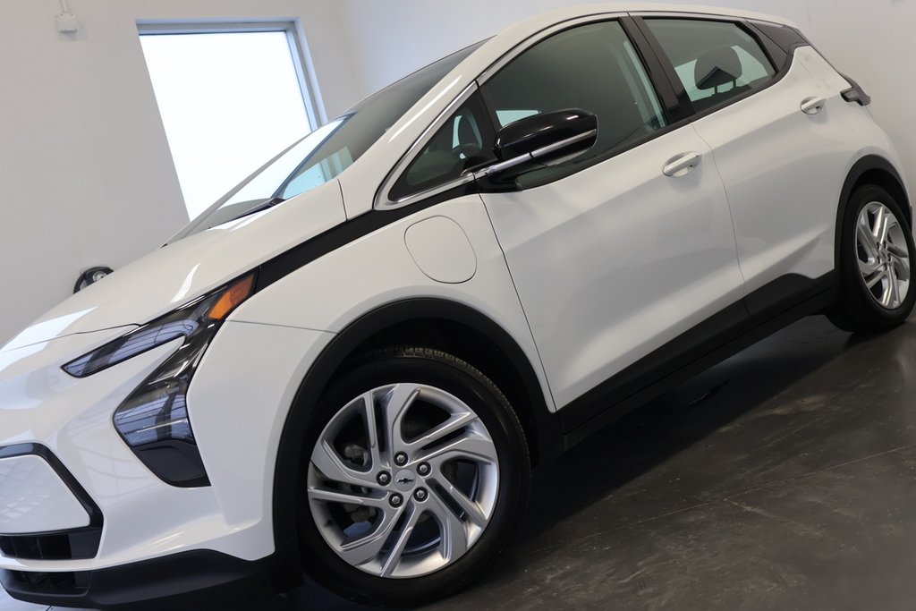 Chevrolet Bolt EV LT CLIMATISEUR - APPLECARPLAY 2023 à St-Jean-Sur-Richelieu, Québec - 2 - w1024h768px