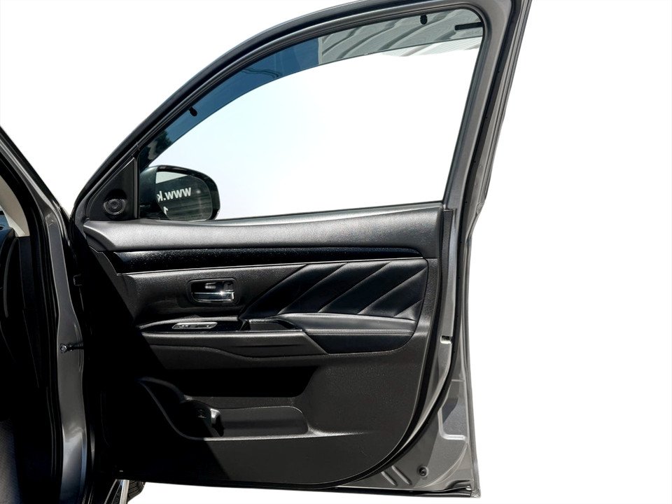 2019 Mitsubishi Outlander PHEV GT S-AWC, keyless entry, backup camera, Bluetooth in Kentville, Nova Scotia - 19 - w1024h768px
