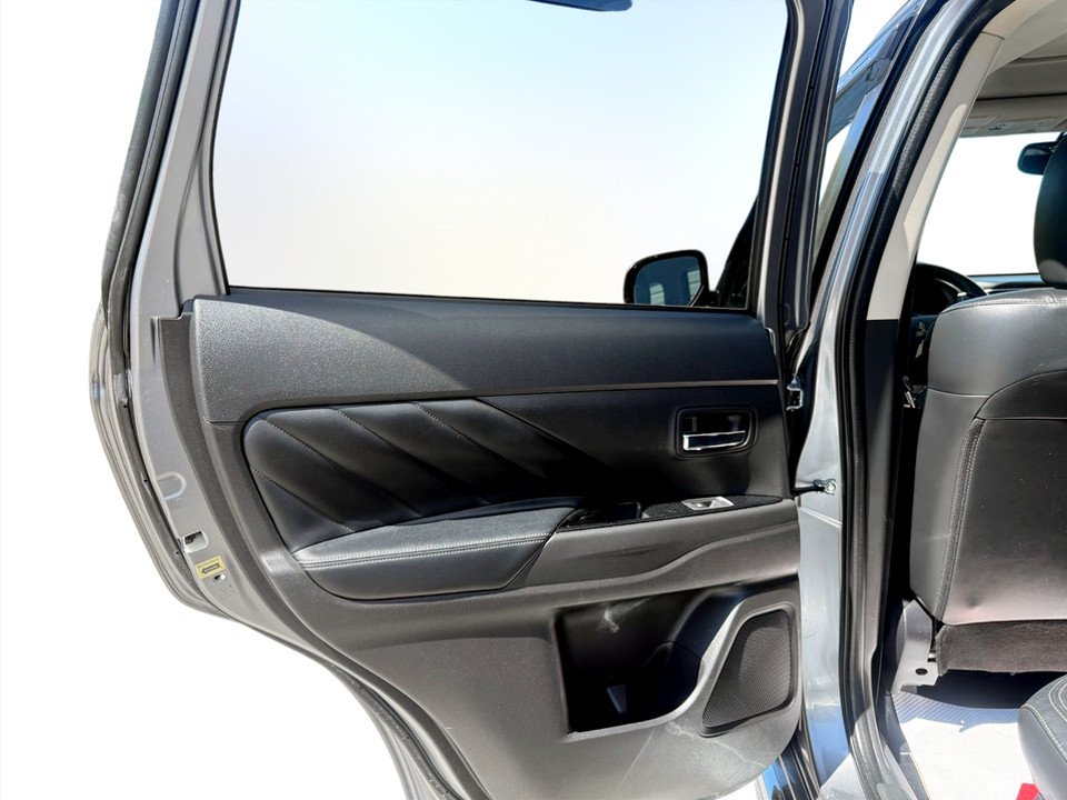 2019 Mitsubishi Outlander PHEV GT S-AWC, keyless entry, backup camera, Bluetooth in Kentville, Nova Scotia - 14 - w1024h768px