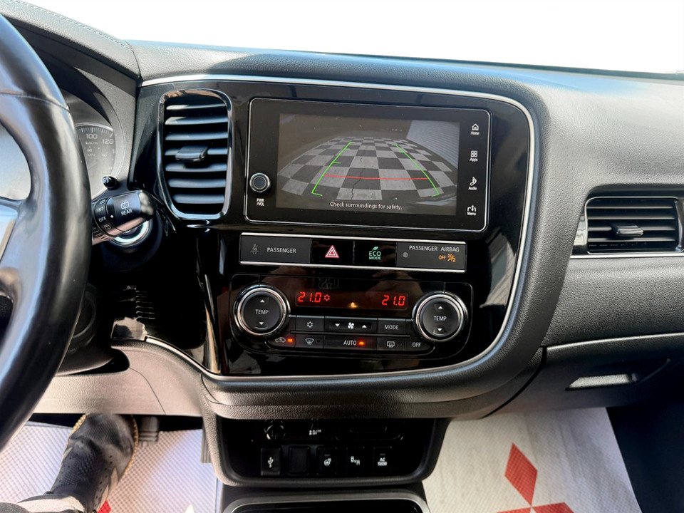 2019 Mitsubishi Outlander PHEV GT S-AWC, keyless entry, backup camera, Bluetooth in Kentville, Nova Scotia - 12 - w1024h768px