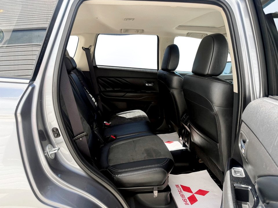 2019 Mitsubishi Outlander PHEV GT S-AWC, keyless entry, backup camera, Bluetooth in Kentville, Nova Scotia - 18 - w1024h768px