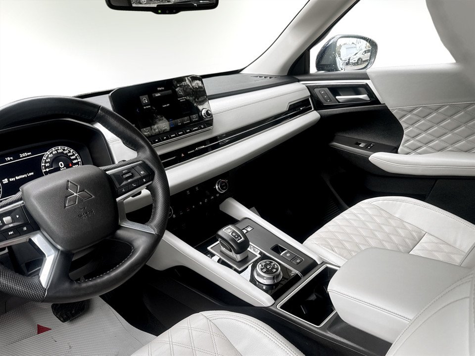 Mitsubishi Outlander PHEV SEL, keyless entry, backup camera, Bluetooth 2023 à Kentville, Nouvelle-Écosse - 11 - w1024h768px