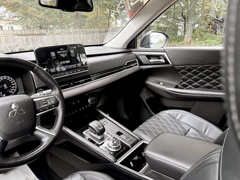 2023 Mitsubishi Outlander PHEV SEL, keyless entry, backup camera, Bluetooth in COLDBROOK, Nova Scotia - 11 - w1024h768px