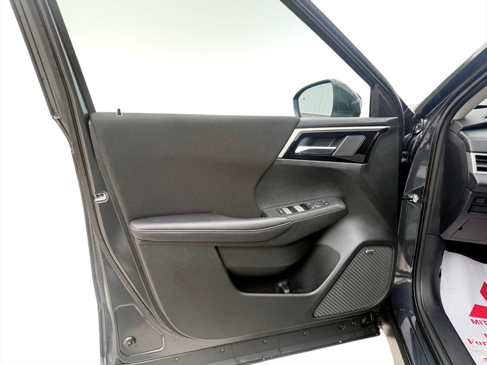 2026 Mitsubishi Outlander Plug-in Hybrid ES S-AWC in Kentville, Nova Scotia - 7 - w1024h768px
