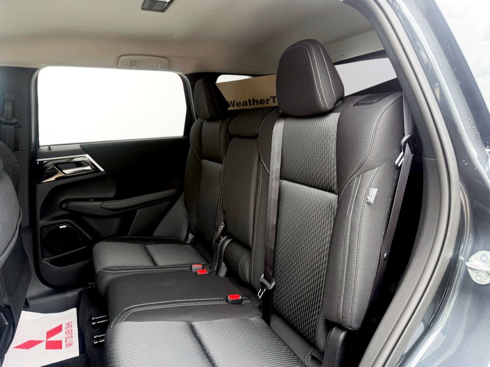2026 Mitsubishi Outlander Plug-in Hybrid ES S-AWC in Kentville, Nova Scotia - 14 - w1024h768px