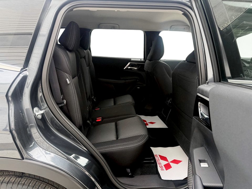 2026 Mitsubishi Outlander Plug-in Hybrid ES S-AWC in Kentville, Nova Scotia - 17 - w1024h768px