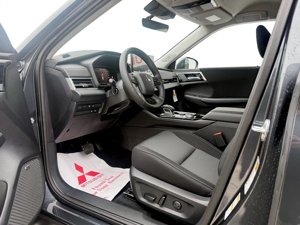 2026 Mitsubishi Outlander Plug-in Hybrid ES S-AWC in Kentville, Nova Scotia - 9 - w1024h768px