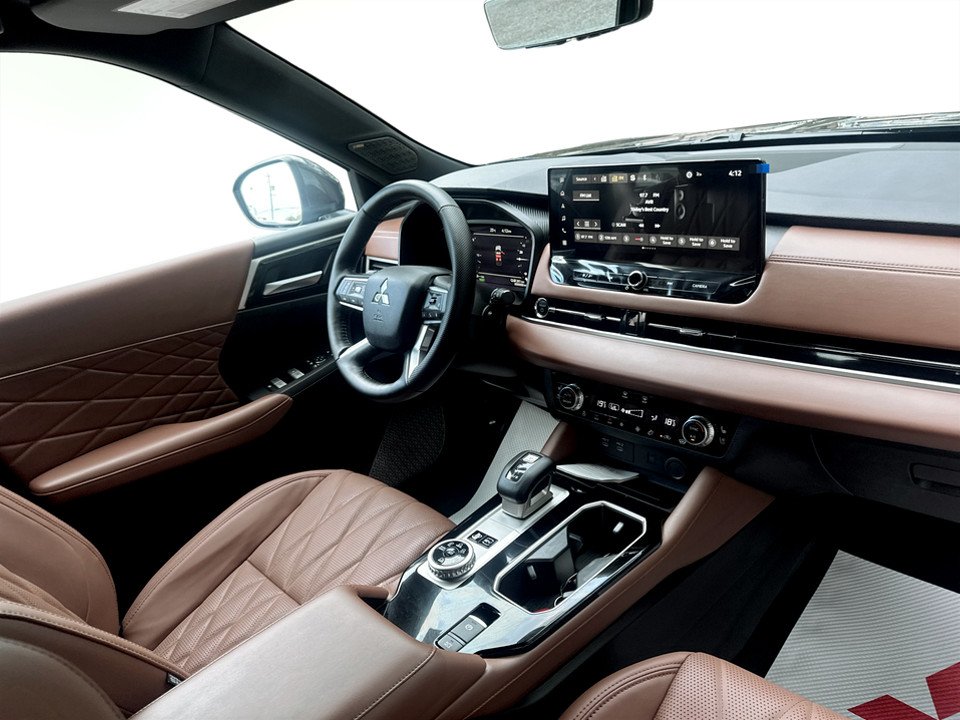 2026 Mitsubishi Outlander Plug-in Hybrid GT PREMIUM S-AWC in Kentville, Nova Scotia - 6 - w1024h768px