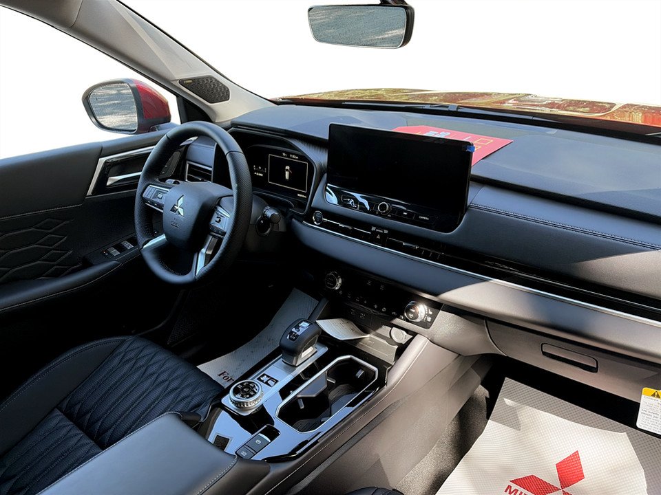 2026 Mitsubishi Outlander Plug-in Hybrid GT S-AWC in Kentville, Nova Scotia - 6 - w1024h768px