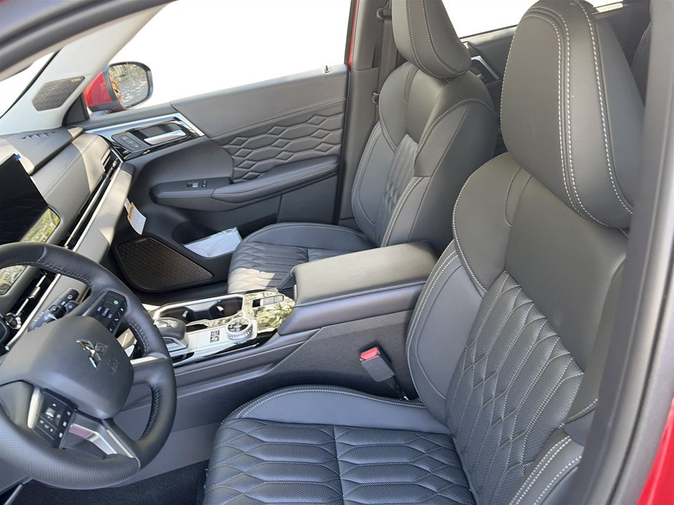 2026 Mitsubishi Outlander Plug-in Hybrid GT S-AWC in Kentville, Nova Scotia - 7 - w1024h768px
