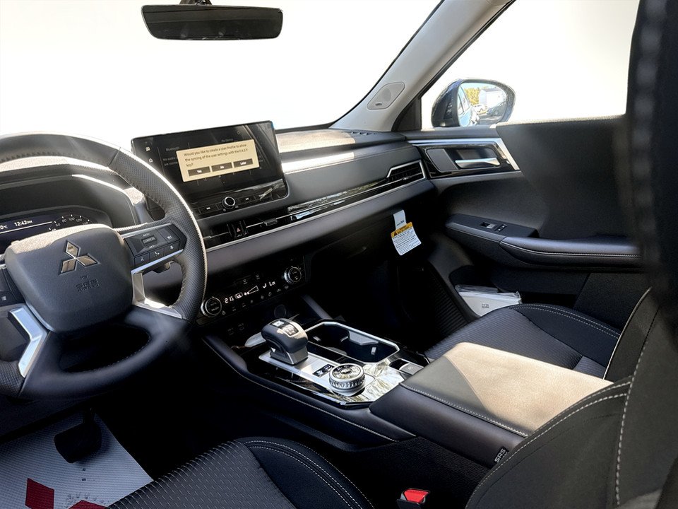2026 Mitsubishi Outlander Plug-in Hybrid SE S-AWC in Kentville, Nova Scotia - 11 - w1024h768px