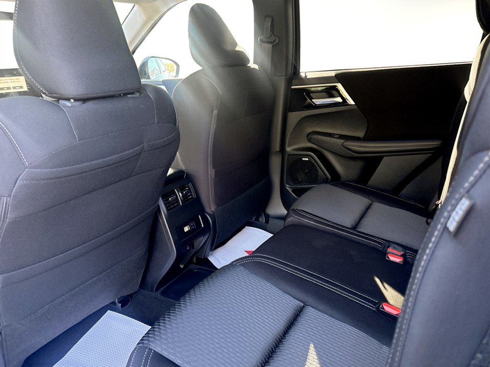 2026 Mitsubishi Outlander Plug-in Hybrid SE S-AWC in Kentville, Nova Scotia - 12 - w1024h768px