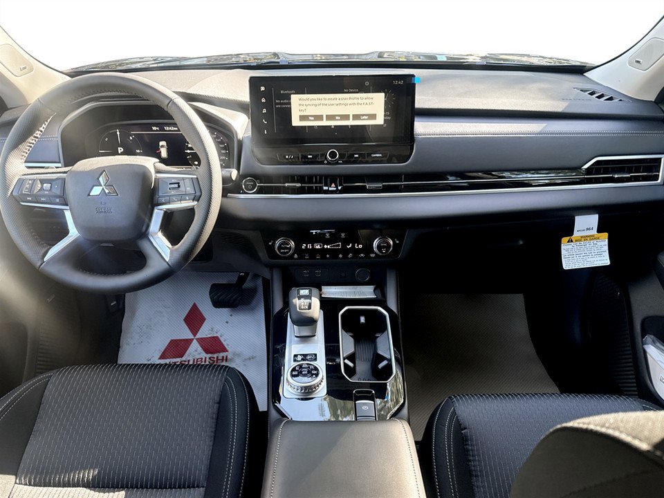 2026 Mitsubishi Outlander Plug-in Hybrid SE S-AWC in Kentville, Nova Scotia - 10 - w1024h768px