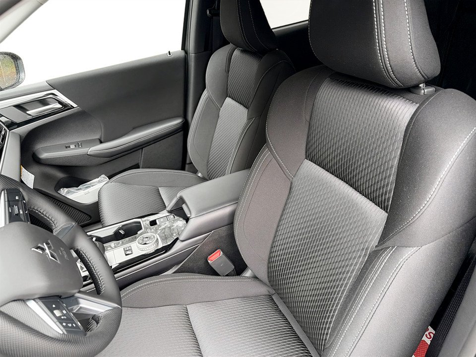 Mitsubishi Outlander Plug-in Hybrid ES S-AWC 2026 à Kentville, Nouvelle-Écosse - 7 - w1024h768px