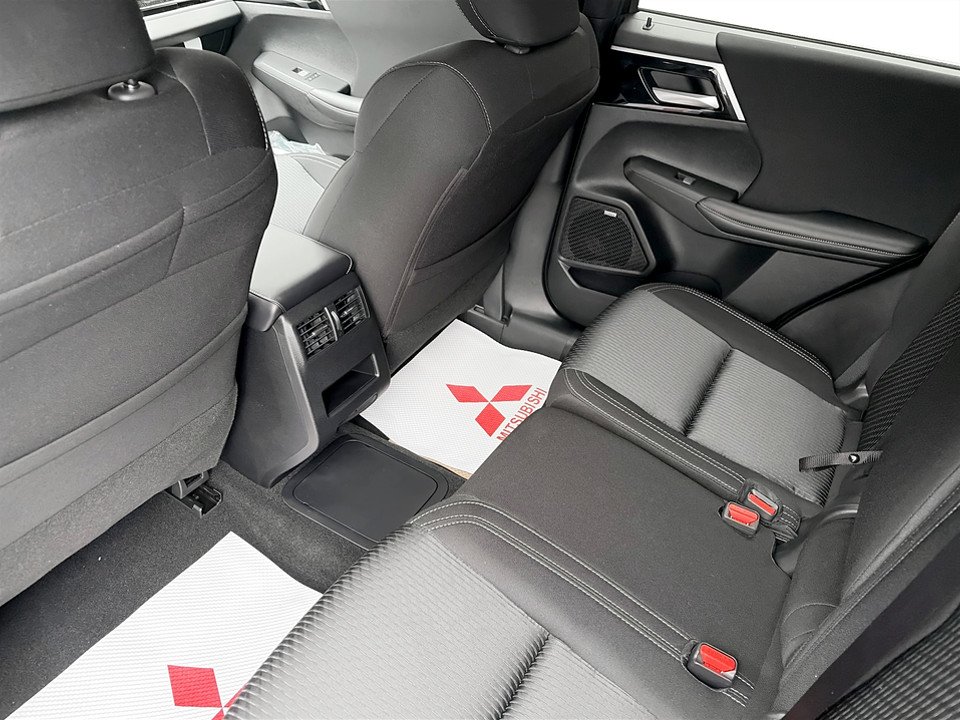 Mitsubishi Outlander Plug-in Hybrid ES S-AWC 2026 à Kentville, Nouvelle-Écosse - 12 - w1024h768px