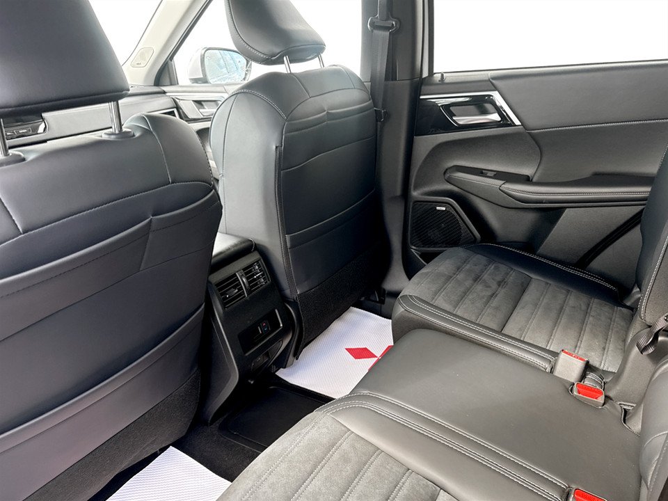 2026 Mitsubishi Outlander Plug-in Hybrid LE S-AWC in Kentville, Nova Scotia - 12 - w1024h768px