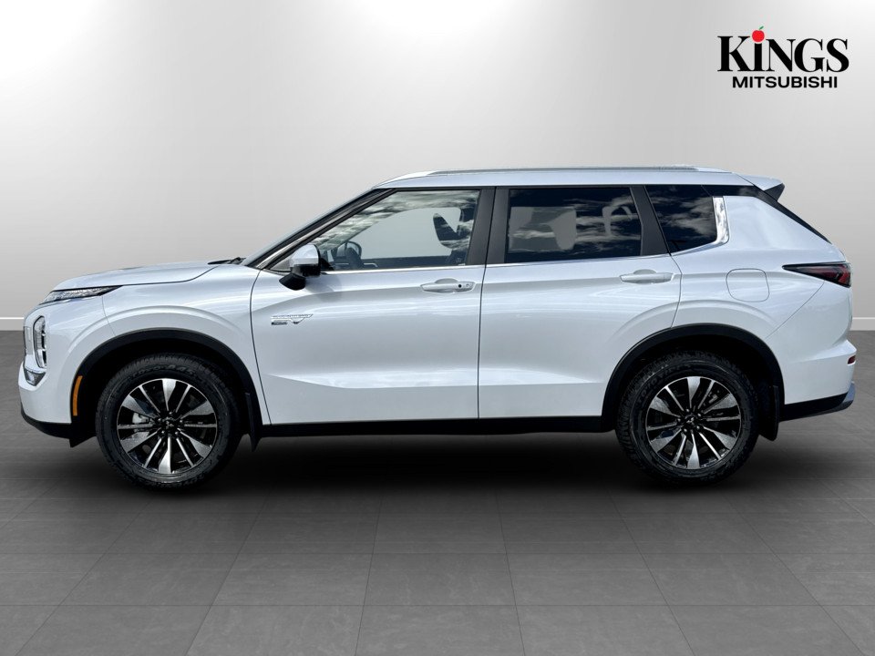 2026 Mitsubishi Outlander Plug-in Hybrid LE S-AWC in Kentville, Nova Scotia - 2 - w1024h768px
