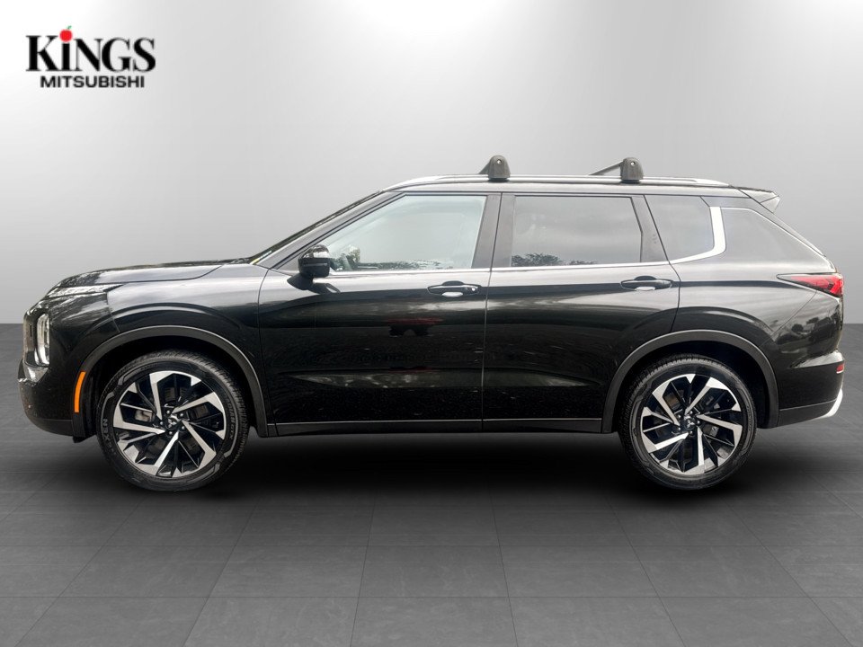 2023 Mitsubishi Outlander SEL, keyless entry, backup camera, Bluetooth in COLDBROOK, Nova Scotia - 2 - w1024h768px