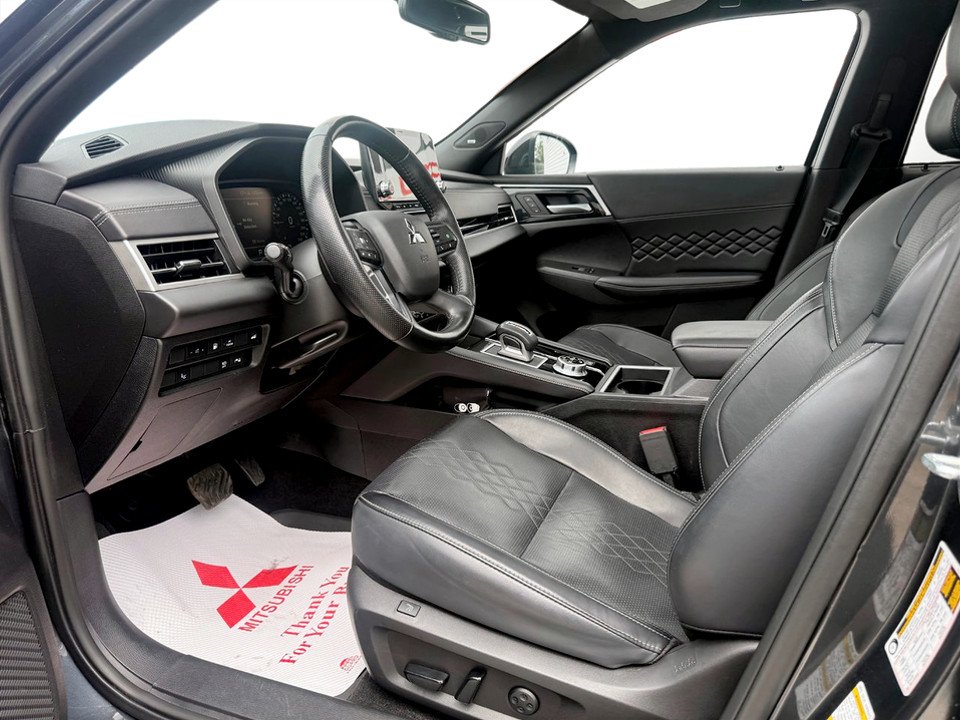 2024 Mitsubishi Outlander GT NOIR, keyless entry, backup camera, Bluetooth in COLDBROOK, Nova Scotia - 9 - w1024h768px
