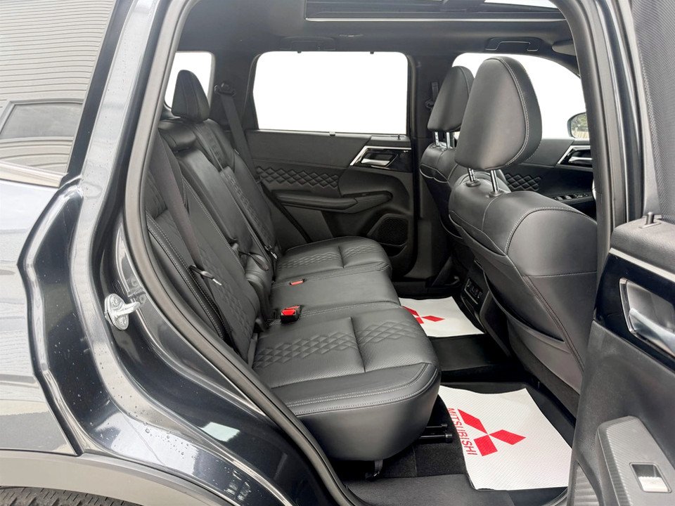 2024 Mitsubishi Outlander GT NOIR, keyless entry, backup camera, Bluetooth in COLDBROOK, Nova Scotia - 18 - w1024h768px