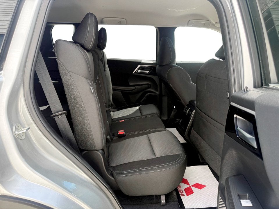 2024 Mitsubishi Outlander ES, keyless entry, backup camera, Bluetooth in COLDBROOK, Nova Scotia - 18 - w1024h768px