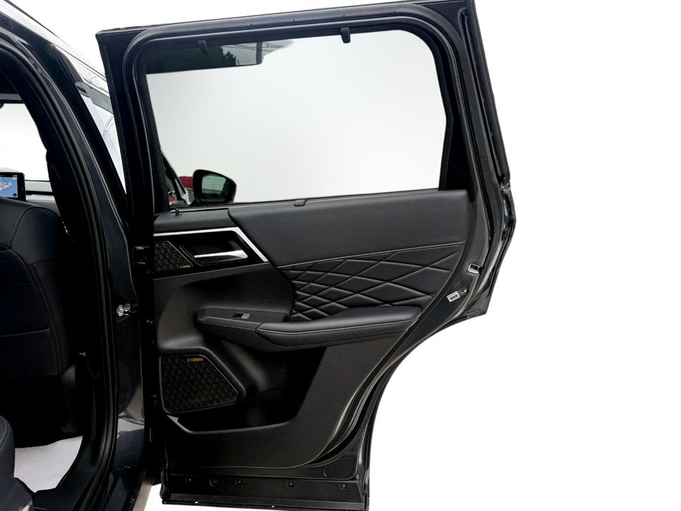 2026 Mitsubishi Outlander NOIR S-AWC in Kentville, Nova Scotia - 17 - w1024h768px