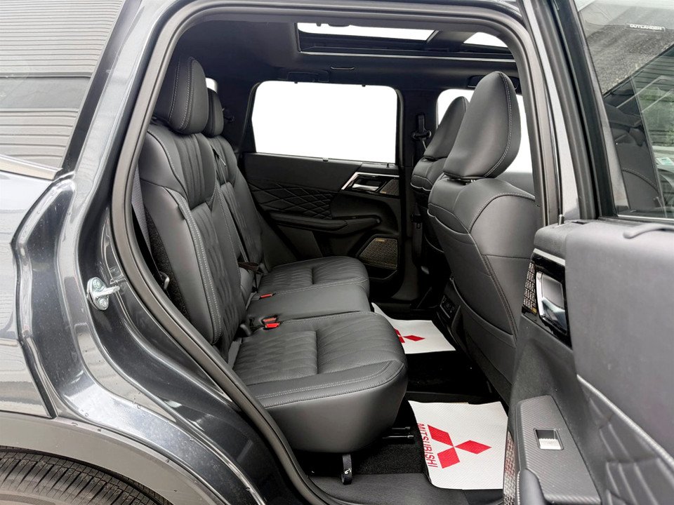 2026 Mitsubishi Outlander NOIR S-AWC in Kentville, Nova Scotia - 18 - w1024h768px