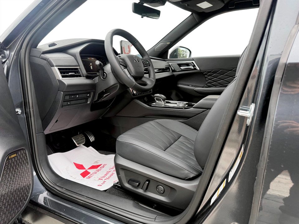 2026 Mitsubishi Outlander NOIR S-AWC in Kentville, Nova Scotia - 9 - w1024h768px