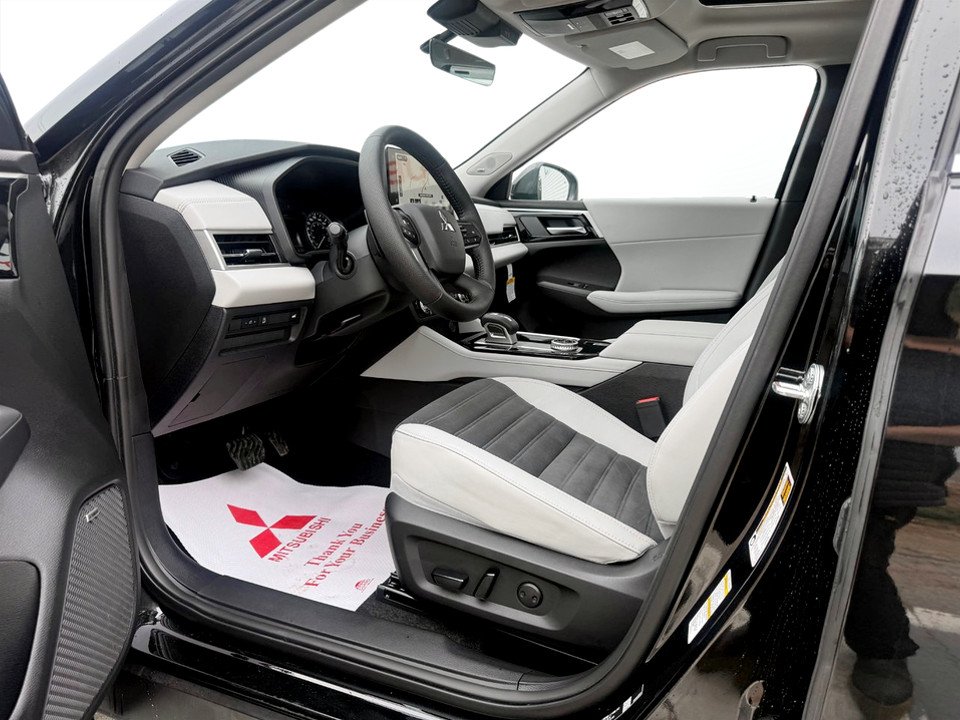 2026 Mitsubishi Outlander LE S-AWC in Kentville, Nova Scotia - 9 - w1024h768px