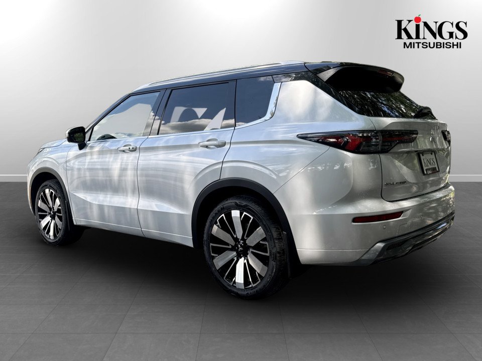2026 Mitsubishi Outlander GT PREMIUM S-AWC in Kentville, Nova Scotia - 3 - w1024h768px