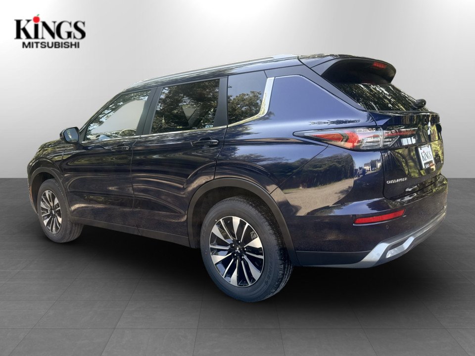 2026 Mitsubishi Outlander LE S-AWC in Kentville, Nova Scotia - 3 - w1024h768px