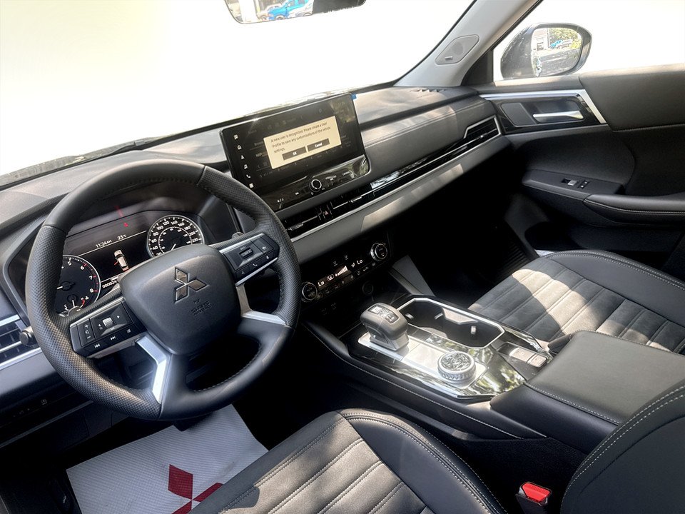 2026 Mitsubishi Outlander LE S-AWC in Kentville, Nova Scotia - 11 - w1024h768px