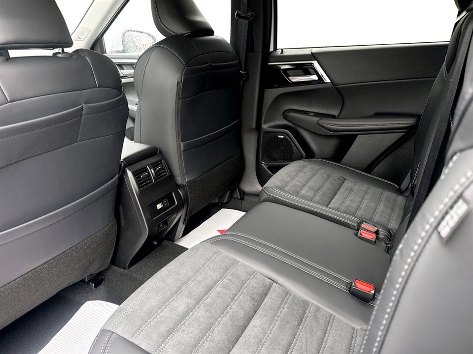 2026 Mitsubishi Outlander LE S-AWC in Kentville, Nova Scotia - 12 - w1024h768px