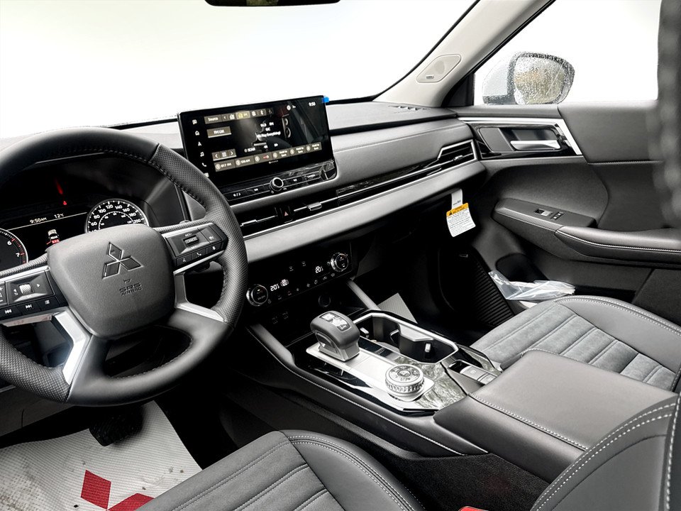2026 Mitsubishi Outlander LE S-AWC in Kentville, Nova Scotia - 11 - w1024h768px