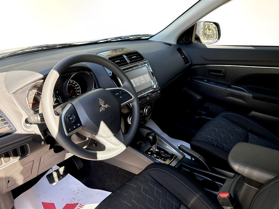 2027 Mitsubishi RVR ES FWD in Kentville, Nova Scotia - 11 - w1024h768px
