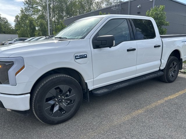 2024 Ford F-150 Lightning XLT batterie standard in Lachute, Quebec - 1 - w1024h768px