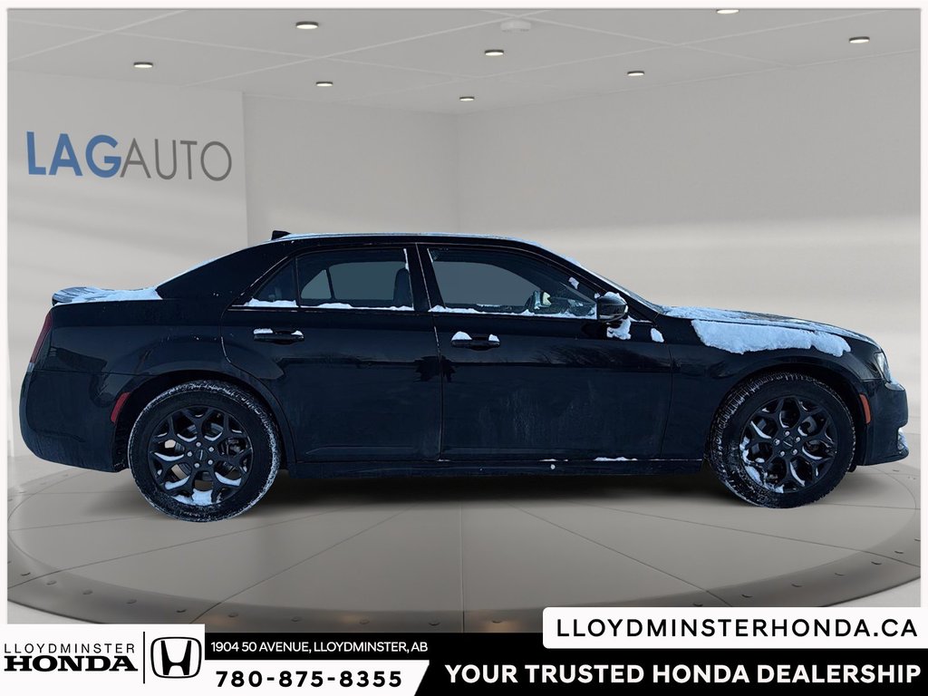 2023 Chrysler 300 S-6