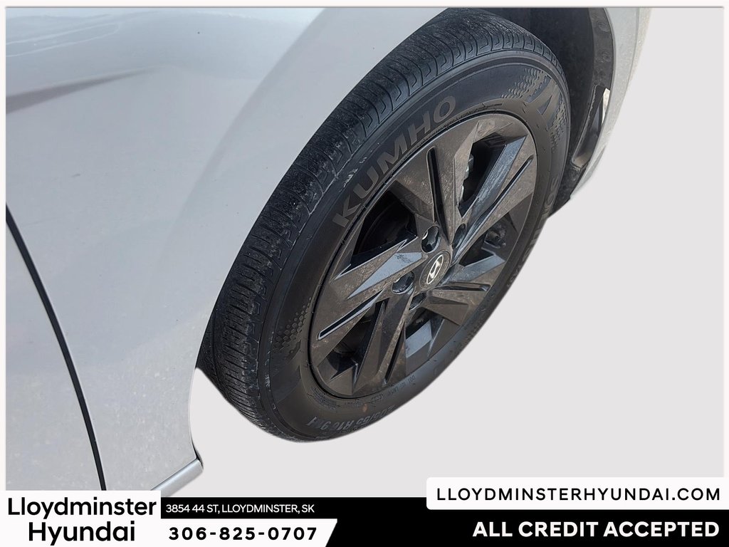 2022 Hyundai Elantra Essential in Lloydminster, Saskatchewan - 10 - w1024h768px